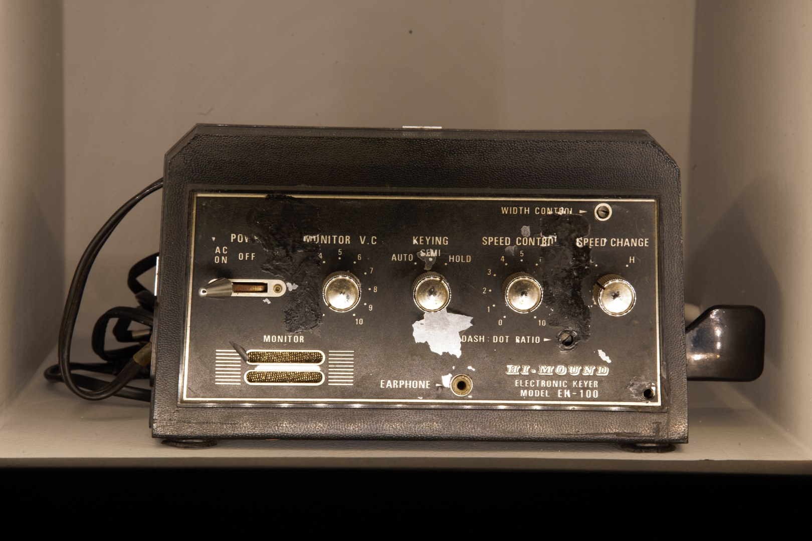 Ηλεκτρισμός και μεγάλοι εφευρέτες - Ηλεκτρονικό χειριστήριο ασύρματης τηλεγραφίας δεκαετίας 1970