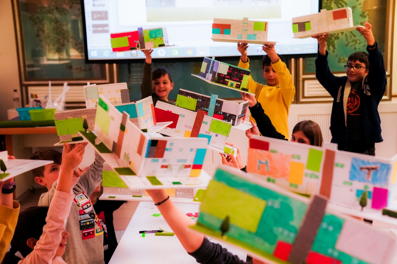 Αρχιτεκτονική στο Μουσείο - Παιδιά δημιουργούν χάρτινα κτίρια