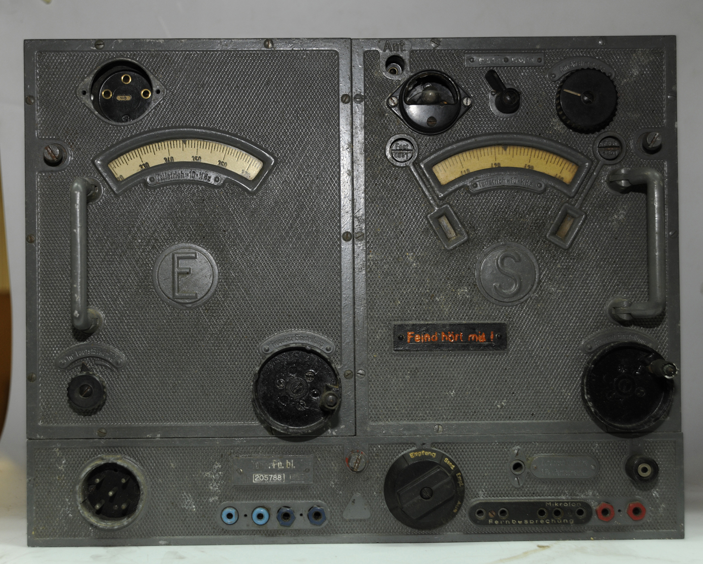 Communications in the War of 1940 through the Collection of the Telecommunications Museum