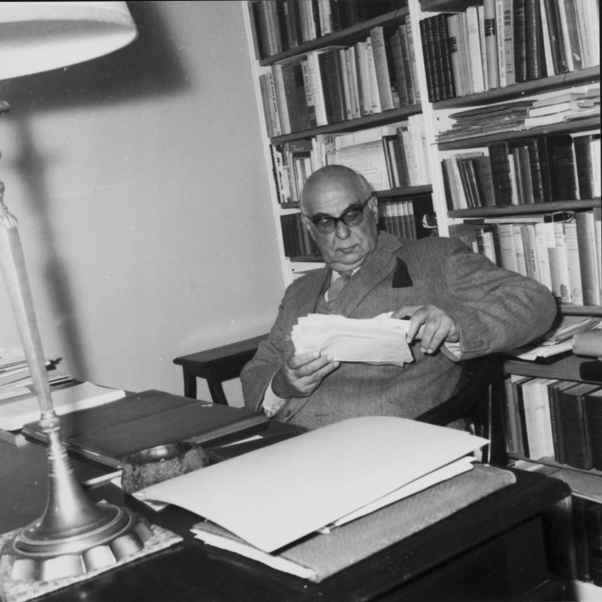 The announcement of the Nobel Prize to G. Seferis – photographs of the historic moment